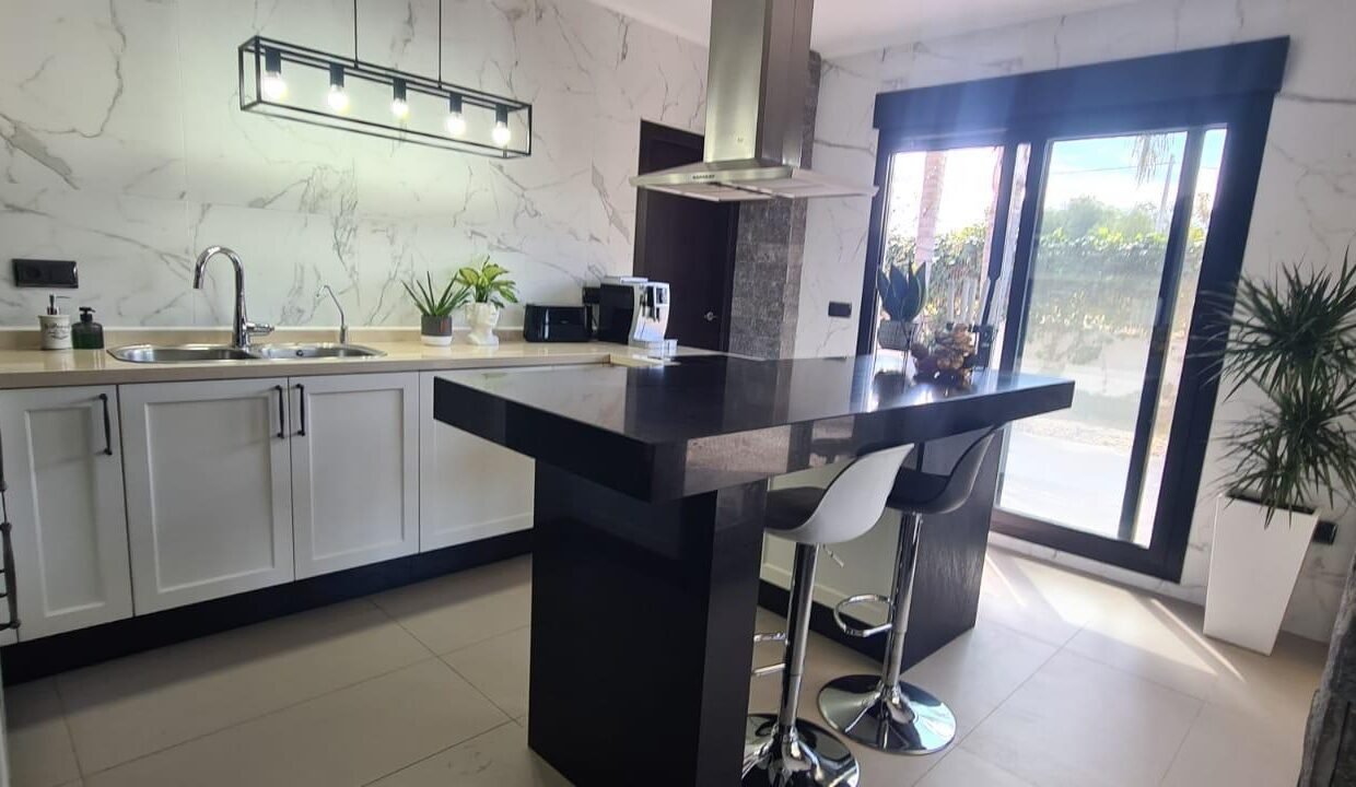 XZE71PgItCql_1732889791-fullHD