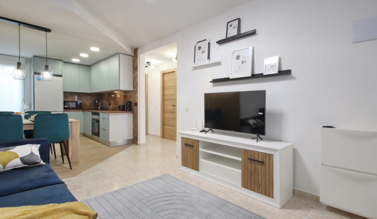 YWGeY-R8EMr9_1705056400-fullHD