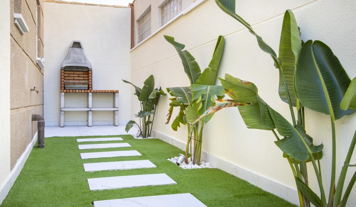 ZWBUFrDa_HMl_1727705156-fullHD