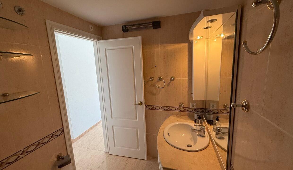 a82c41f09c3866e0c0195a71cd9f3b19a951fb99