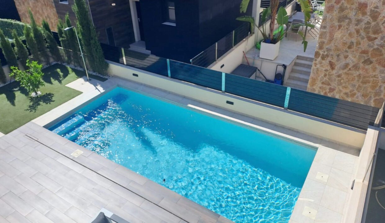 b5qVLvzqEUfj_1748603696-fullHD