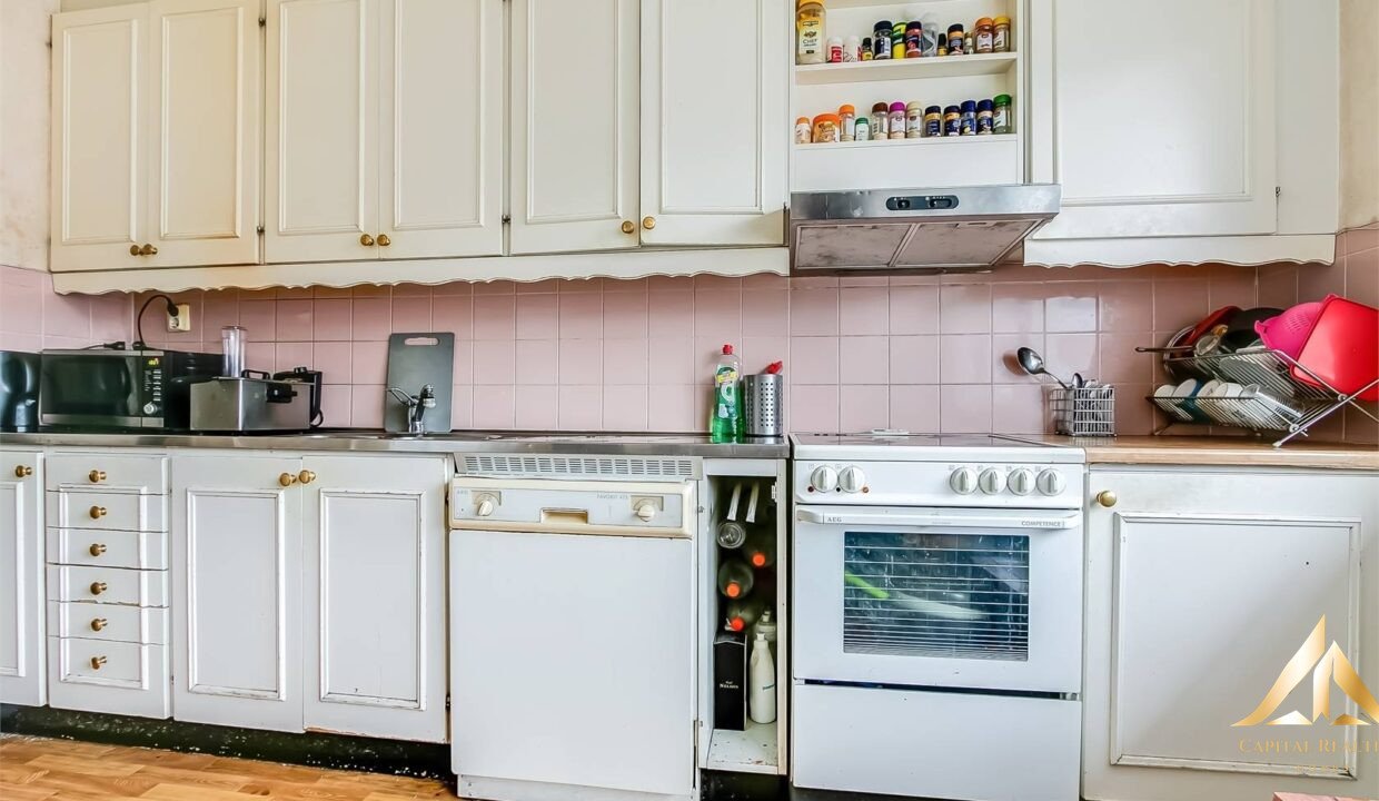 b690065f3c4f4b1aa00deee82369ec51