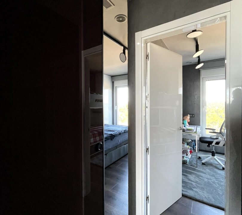 bVTtY7rU7QeR_1740673224-fullHD