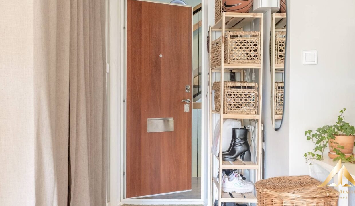 bb8b97ab6d03a37a5d8381546c9c26c0