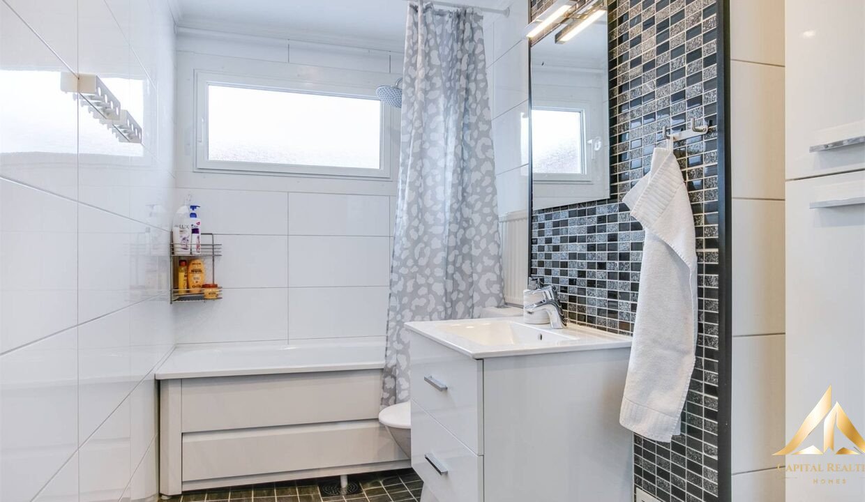 bfafc8ce3655cc0aa95522a34414732d