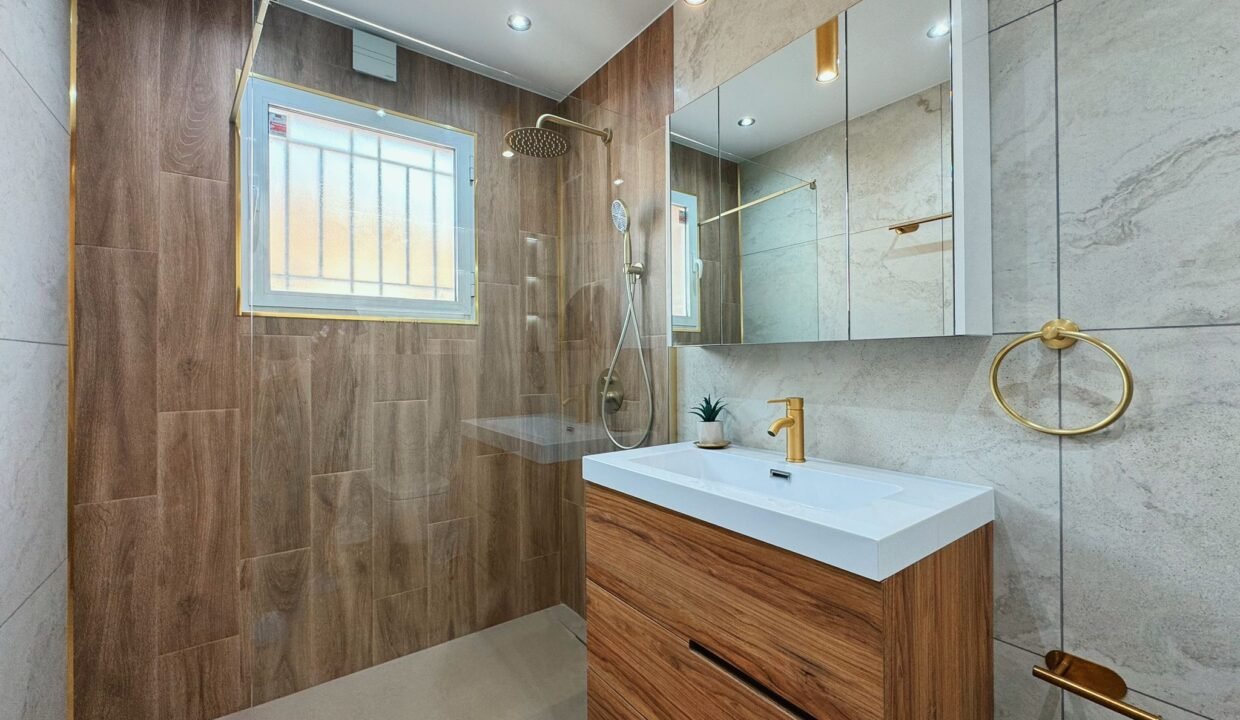 c33e9c3fd1bf6b0ba294352f2124a9415b1eecd4