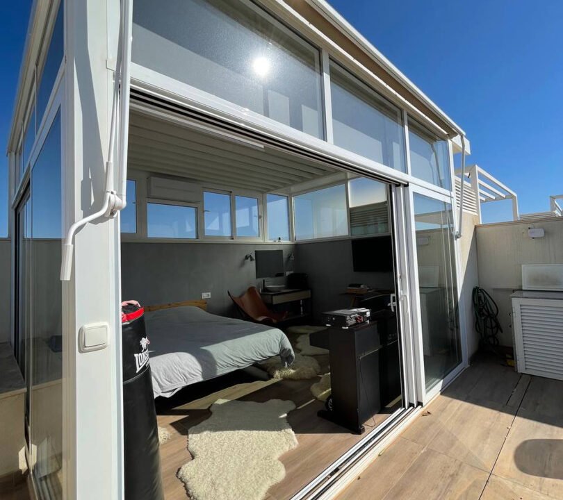 c9f2AqWpzRB_1740673212-fullHD