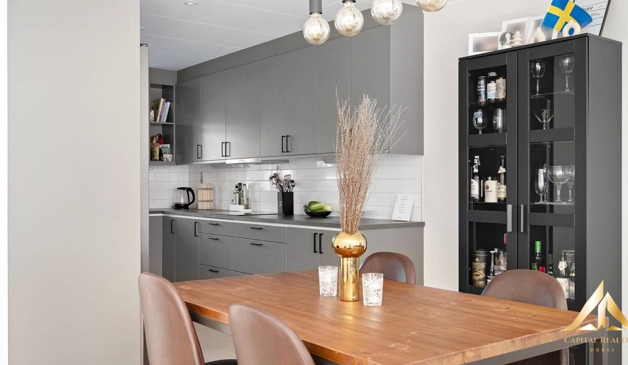 daf5c93d3843a01e1e07701d65ad85aa