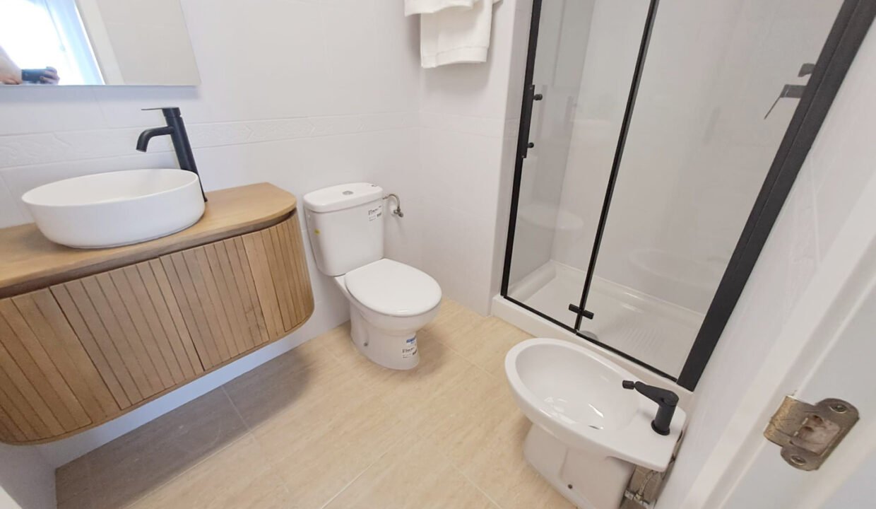 e-Lea443i62Z_1746702845-fullHD