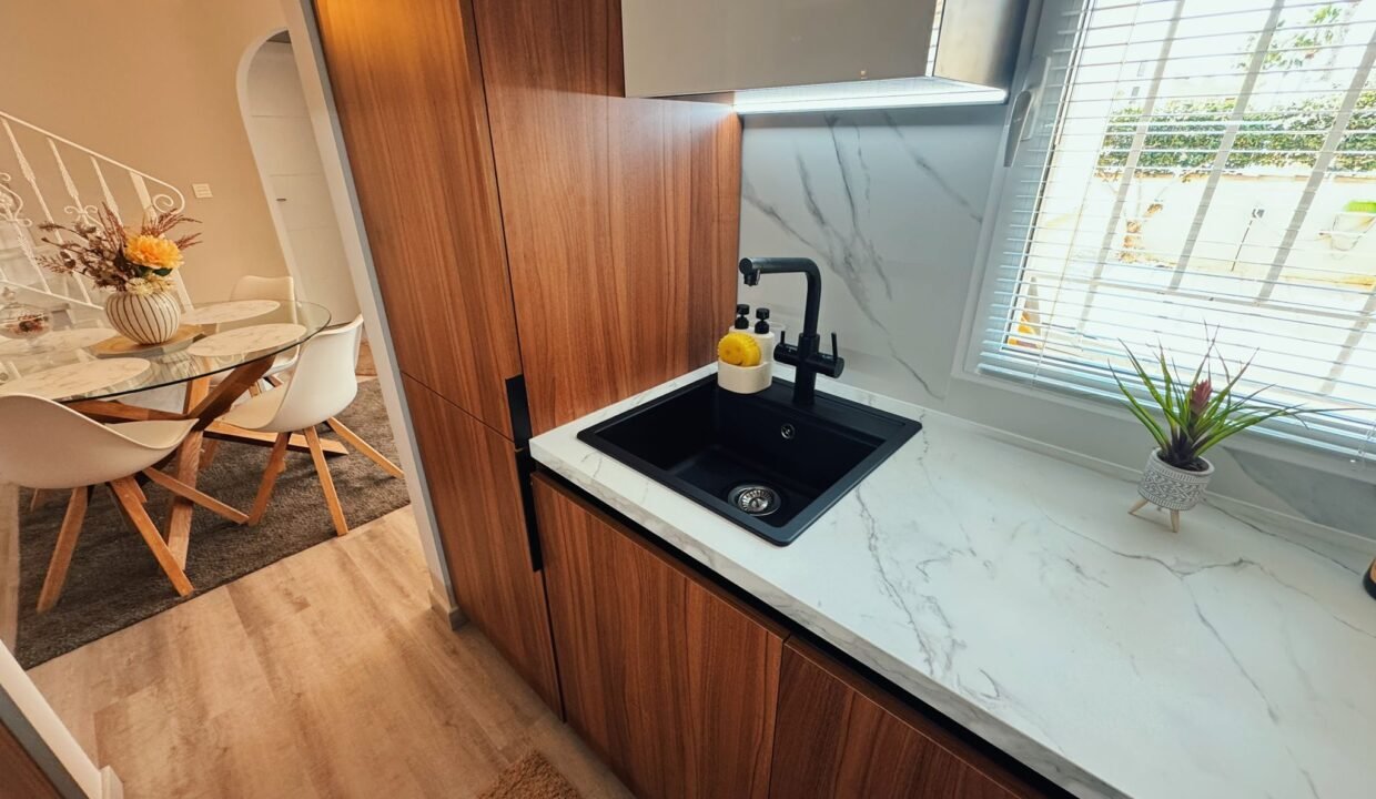 f33fc82630f333fbe696aadf3de9688043dbbdee