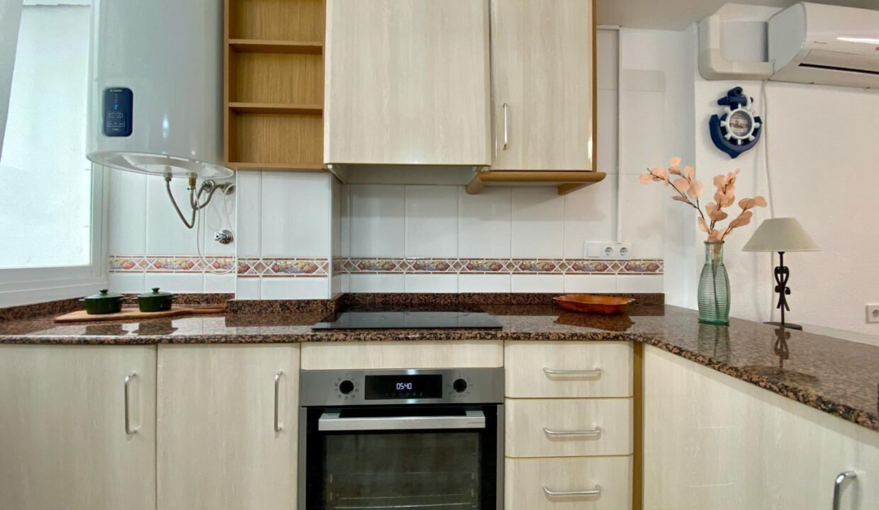 gAzLRheLpHu4_1746799367-fullHD