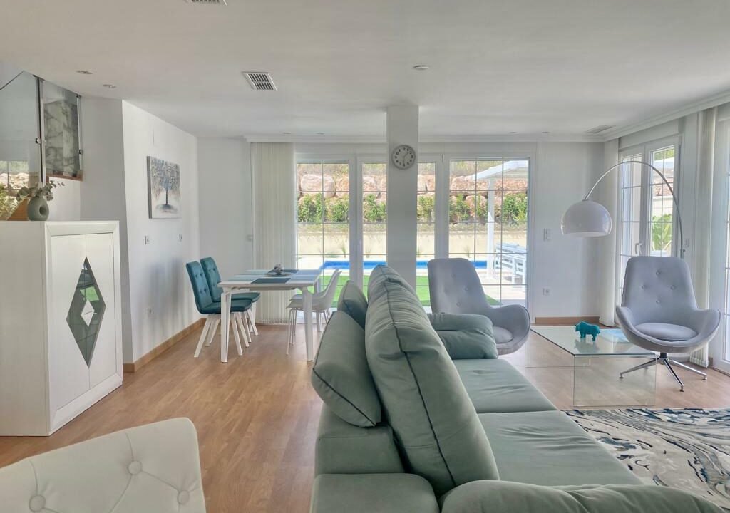 gbJitk8ou2vX_1697399825-fullHD