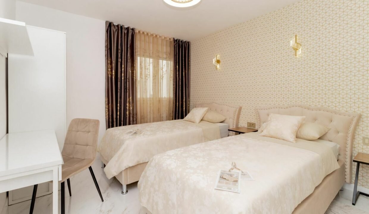 hcZ-E0OMEZBs_1707155997-fullHD