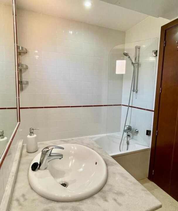 j-C08542-Bzy_1732793387-fullHD