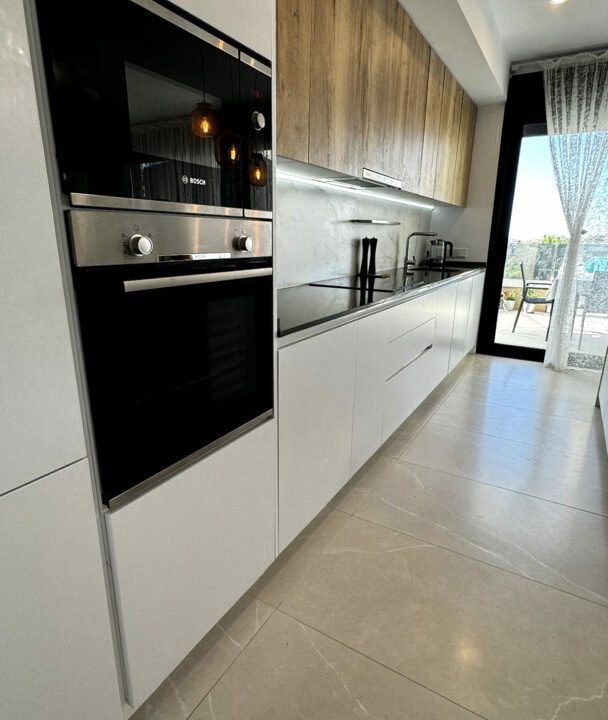 kUGe_2SbxHa2_1723103578-fullHD