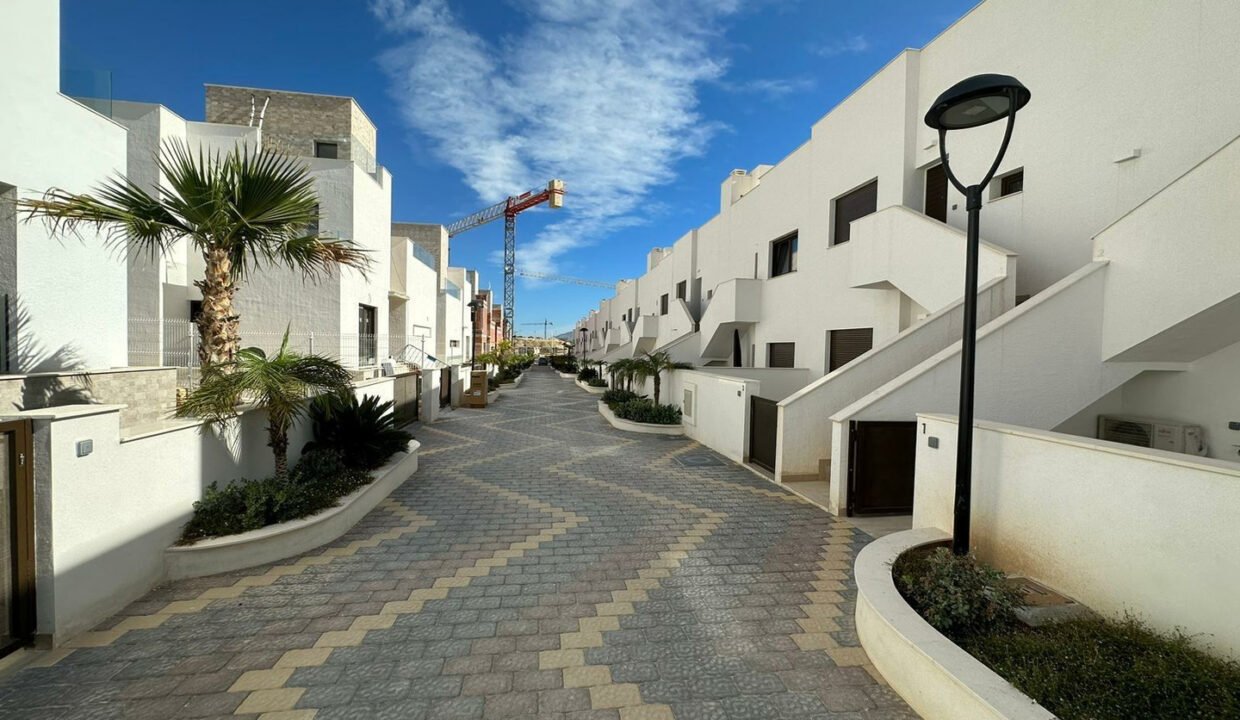 kkZOl_3_NFyX_1701764127-fullHD