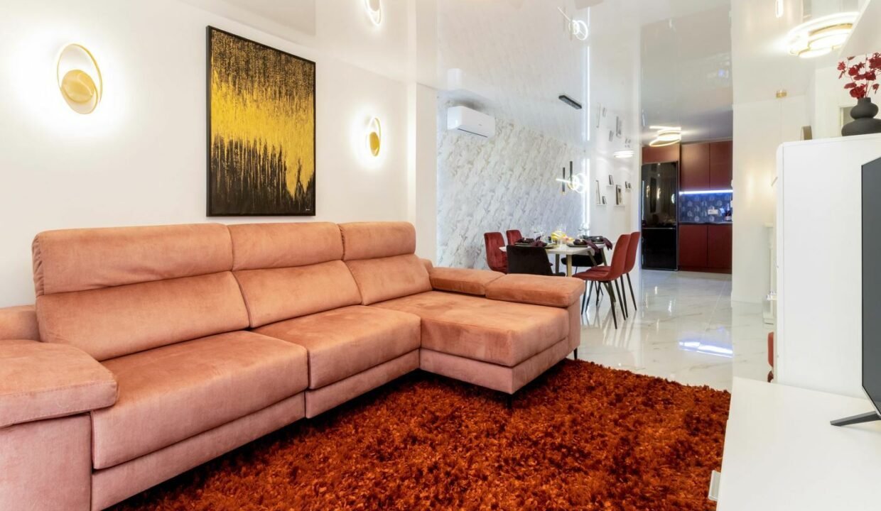 nD8XGWrpsWAv_1707156030-fullHD