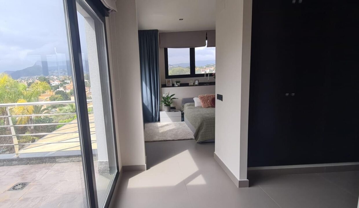 p5jQ_xbUvTNl_1732889820-fullHD