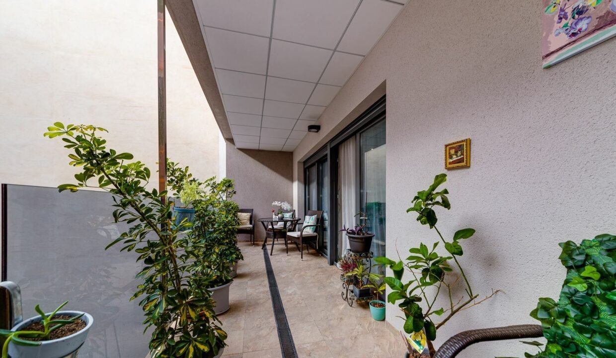 qRORbErb2UcD_1716995036-fullHD