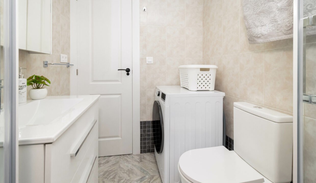 qTsYXDFAE0-j_1713434027-fullHD