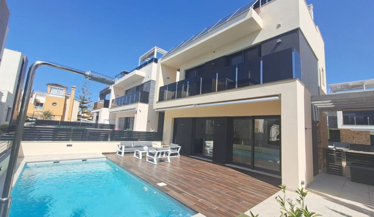 qwaB1TVZICpo_1748603885-fullHD