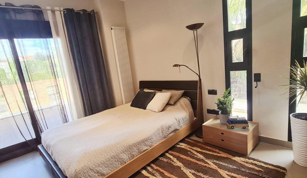 rWeiz41DBqF9_1732889890-fullHD