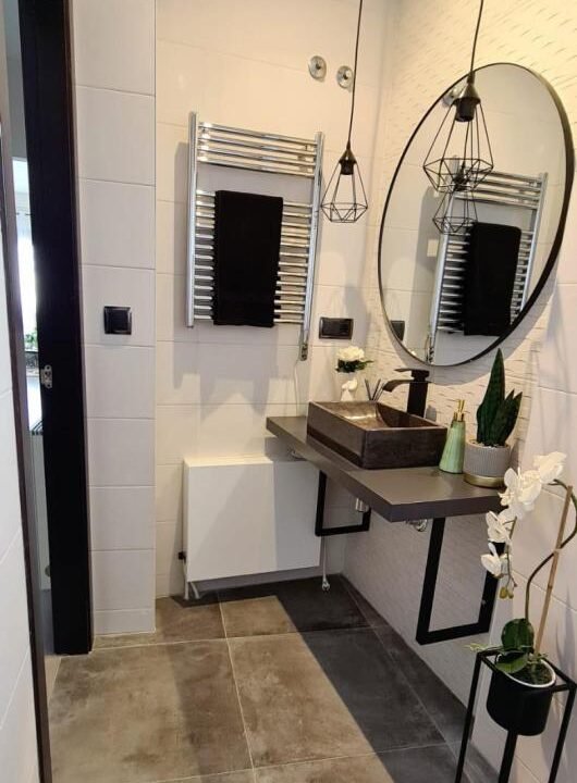 uIDMTUpO9R7l_1732889824-fullHD