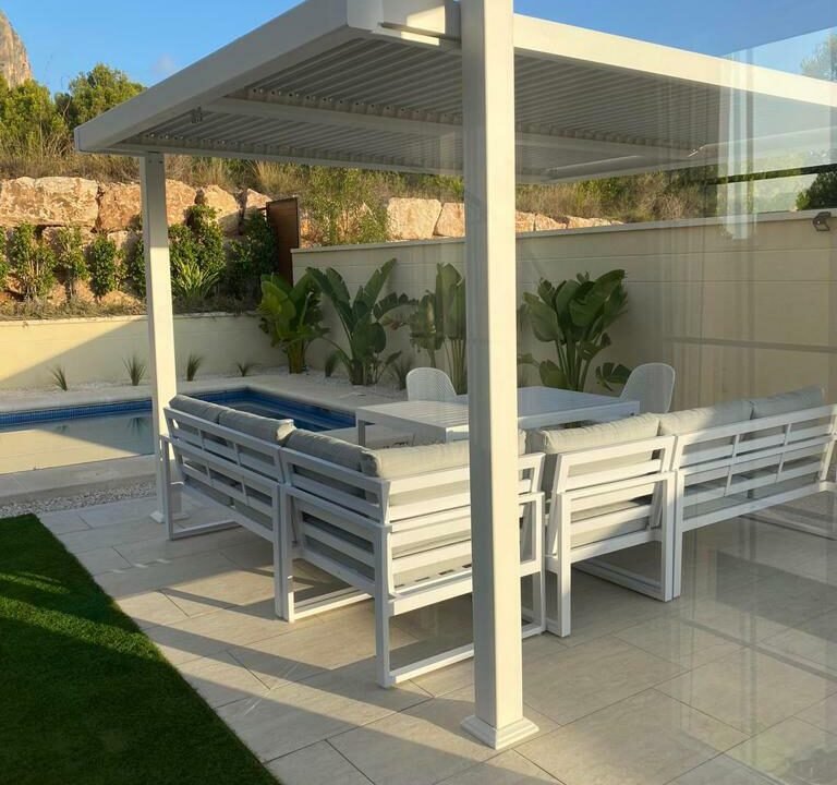 uTpq16vQs-1h_1697399824-fullHD