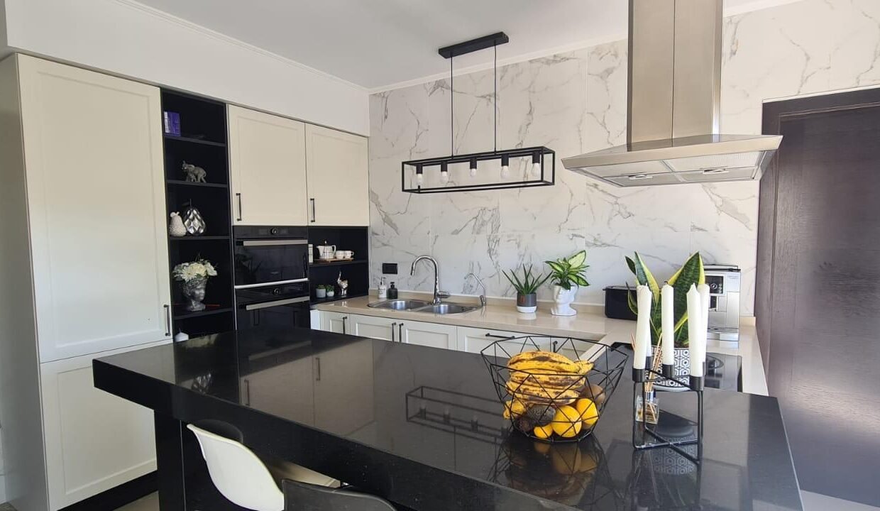 uvO50EvDSt6R_1732889818-fullHD