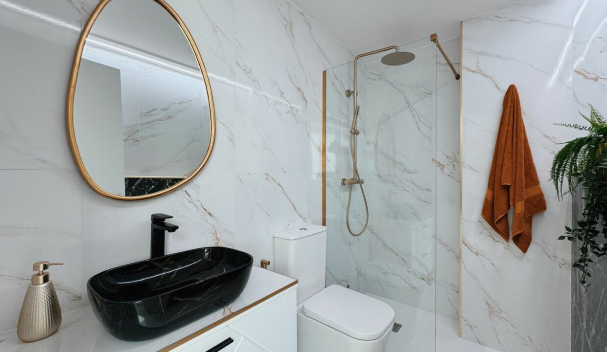 vaSzQIFcROkO_1720017562-fullHD