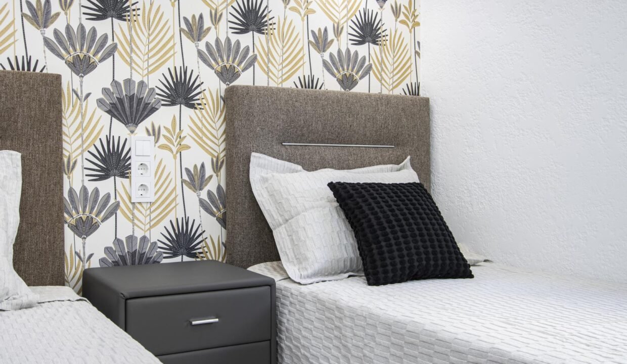 wBrExI7BFtsw_1727707580-fullHD