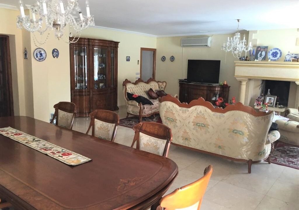 yDmROPyDUBKd_1596727273-fullHD