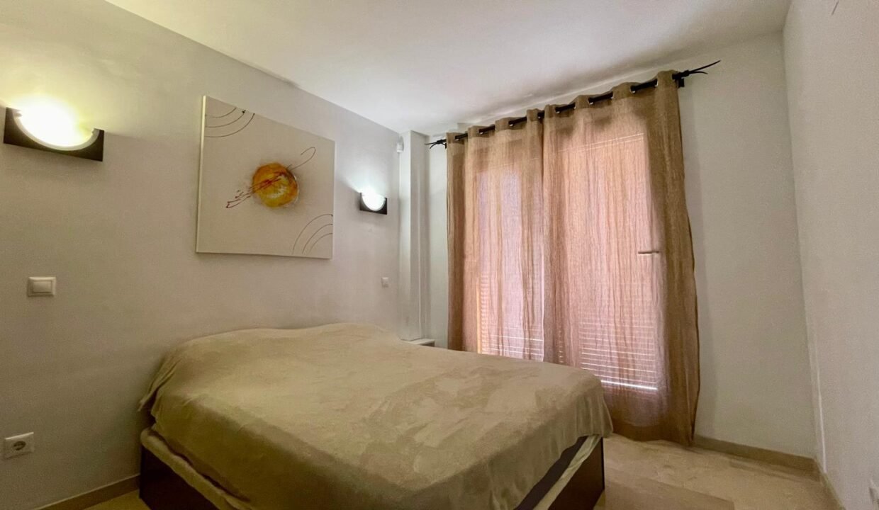 yMVW564OeL-p_1732793443-fullHD