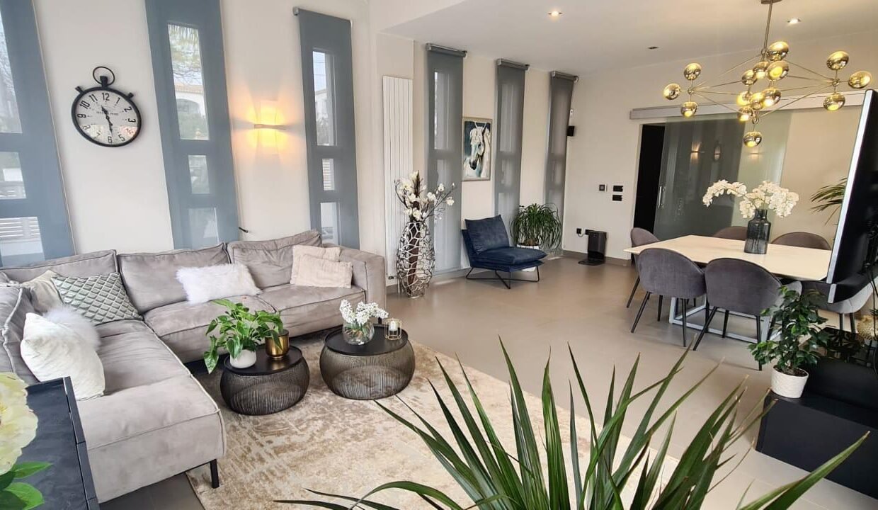 ypprGAwjk-OP_1732889823-fullHD